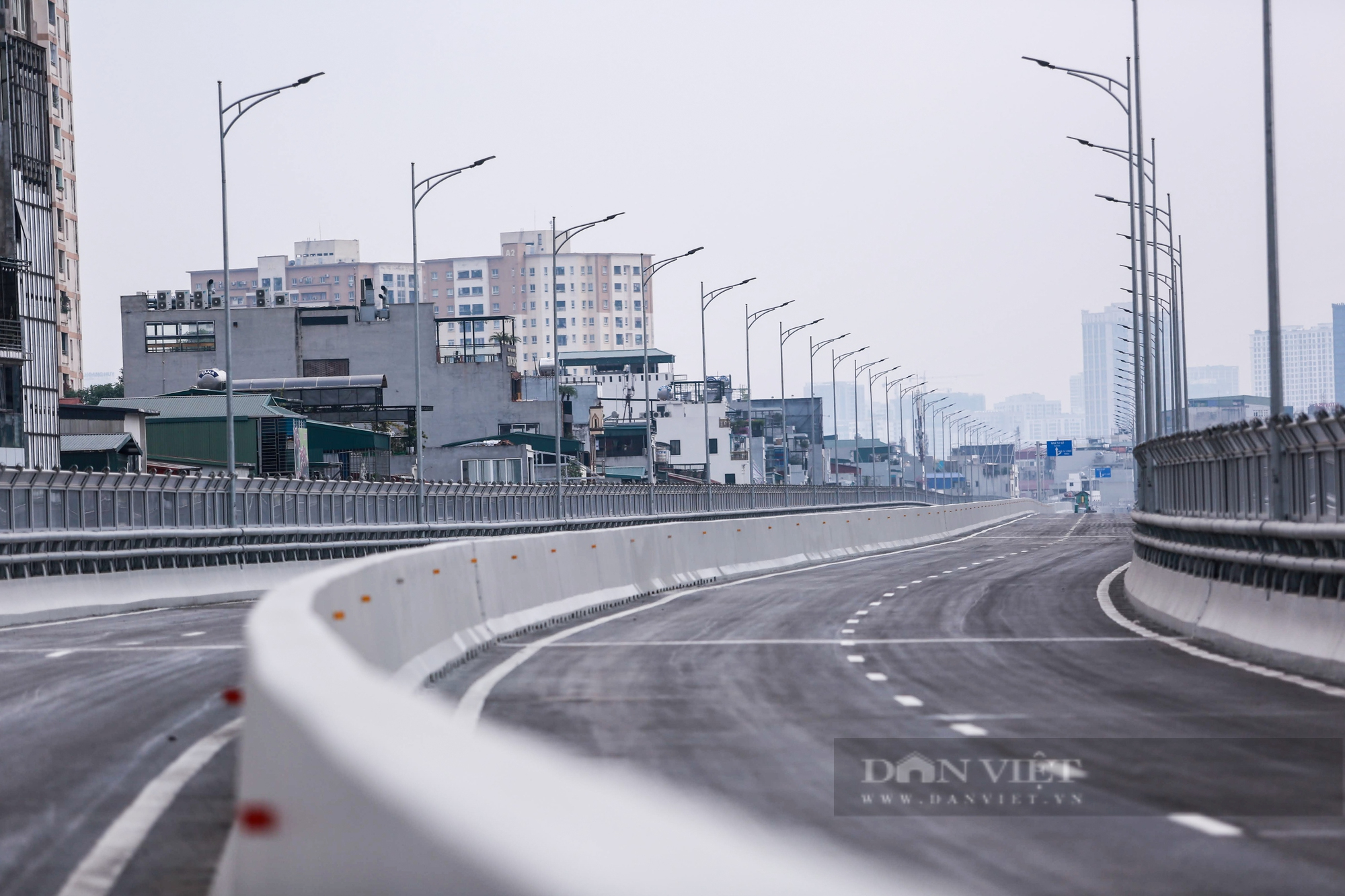 Cận cảnh diện mạo đường vành đai 2 trên cao dự kiến thông xe vào tháng 12 - Ảnh 9.