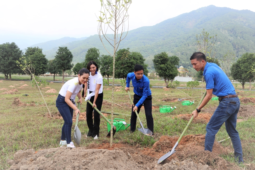 Dàn người đẹp Hoa hậu Du lịch thế giới lưu giữ khoảnh khắc bằng hành động này tại Vĩnh Phúc - Ảnh 3.