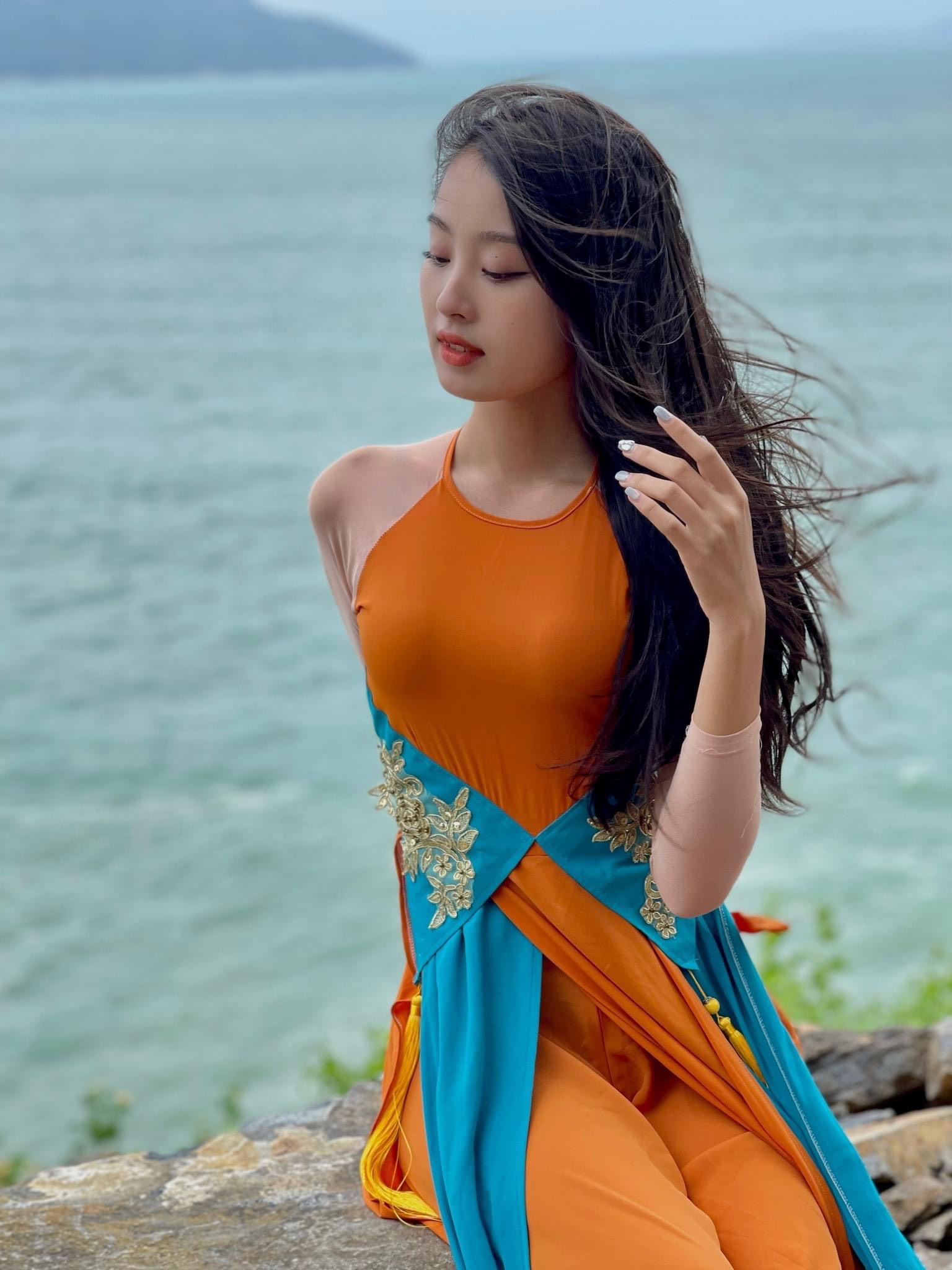 6 thí sinh sở hữu vòng eo &quot;con kiến&quot; tại Hoa hậu Việt Nam 2022: Người đẹp Hoa Lư nổi bật nhất? - Ảnh 2.