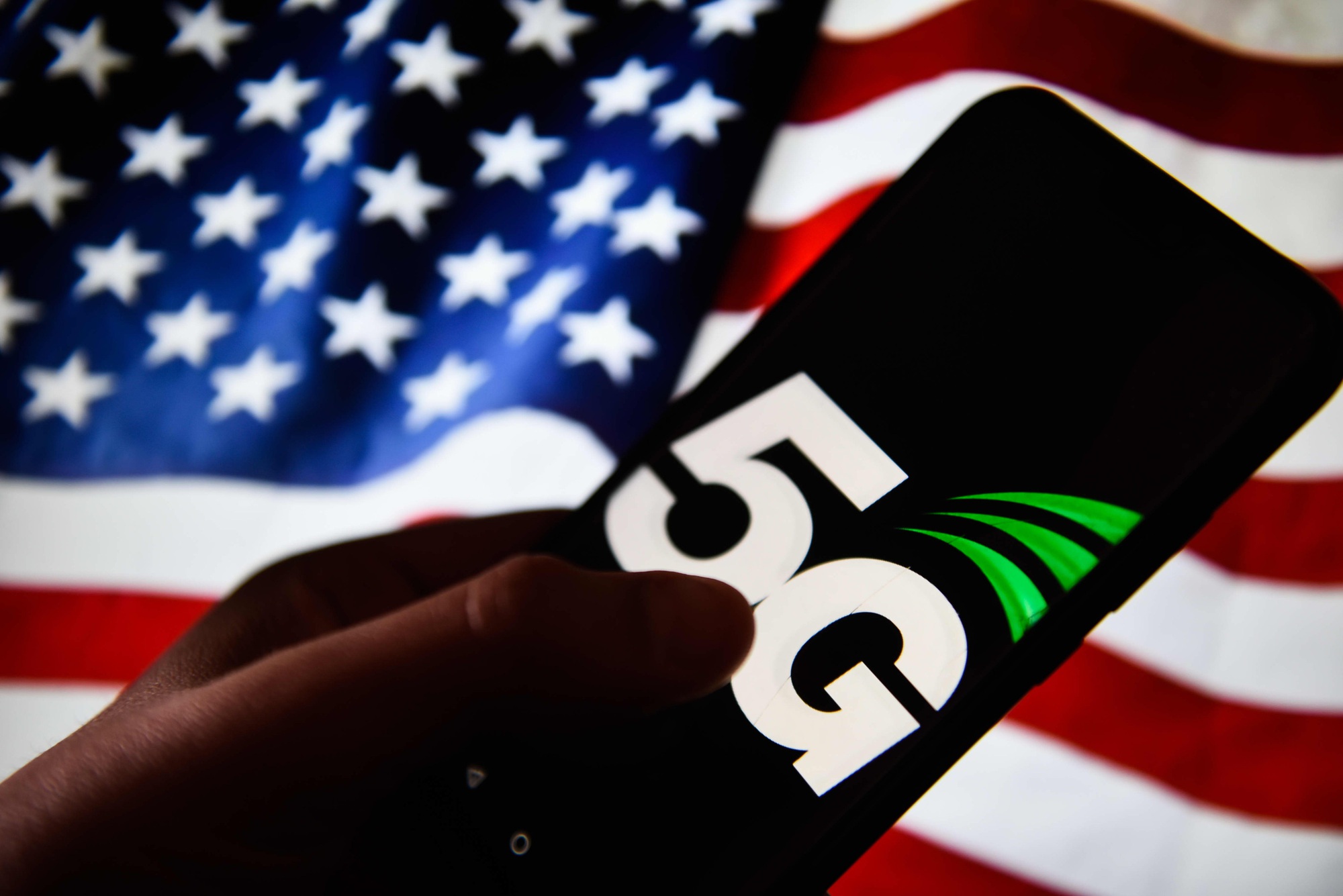 5G đã trở thành một phần gây tranh cãi trong cuộc chiến công nghệ rộng lớn hơn giữa Mỹ và Trung Quốc. Cả hai quốc gia đều xem nó như một công nghệ quan trọng. Ảnh: @AFP.