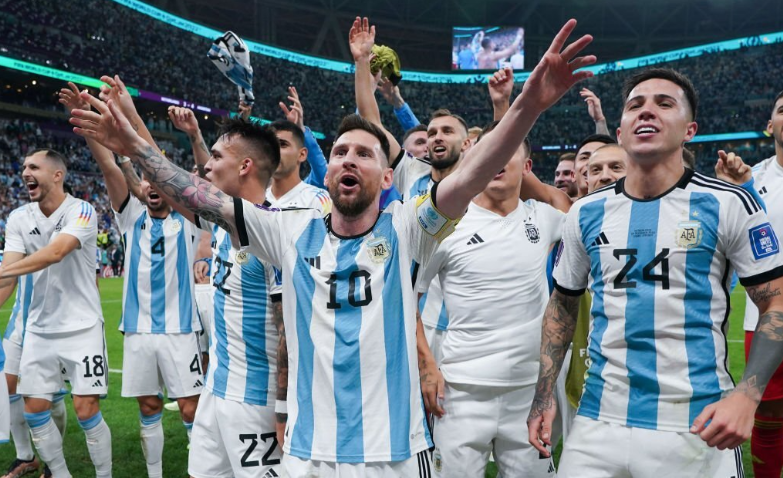 Argentina vào bán kết World Cup 2022, HLV Scaloni đưa Messi “lên mây” - Ảnh 3.