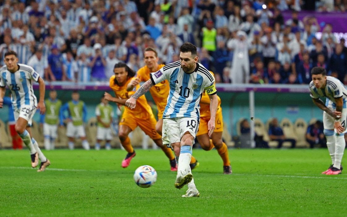 Argentina vào bán kết World Cup 2022, HLV Scaloni đưa Messi “lên mây”