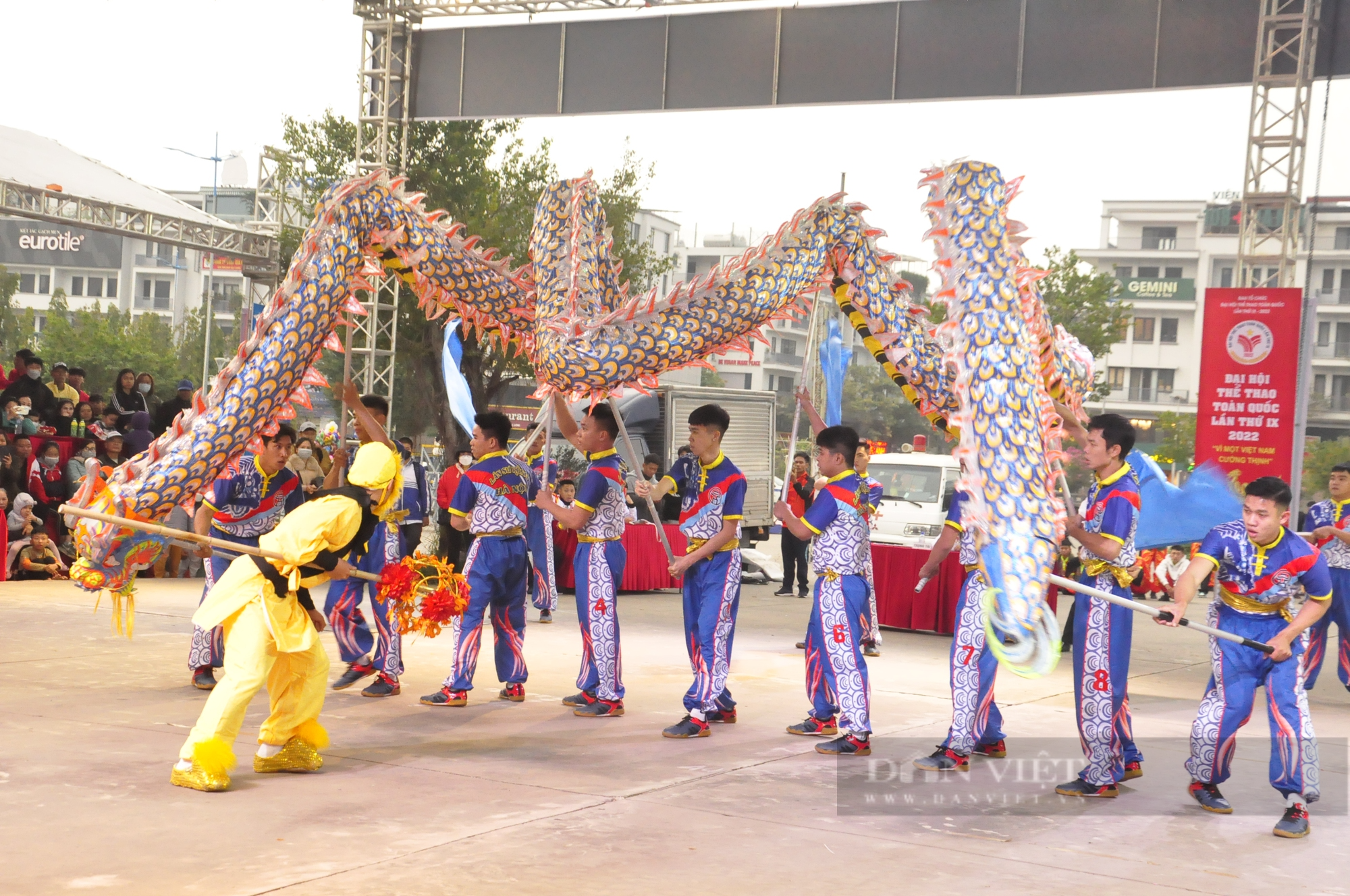 Khán giả nhí mê mẩn xem thi đấu lân sư rồng tại Đại hội Thể thao toàn quốc - Ảnh 3.