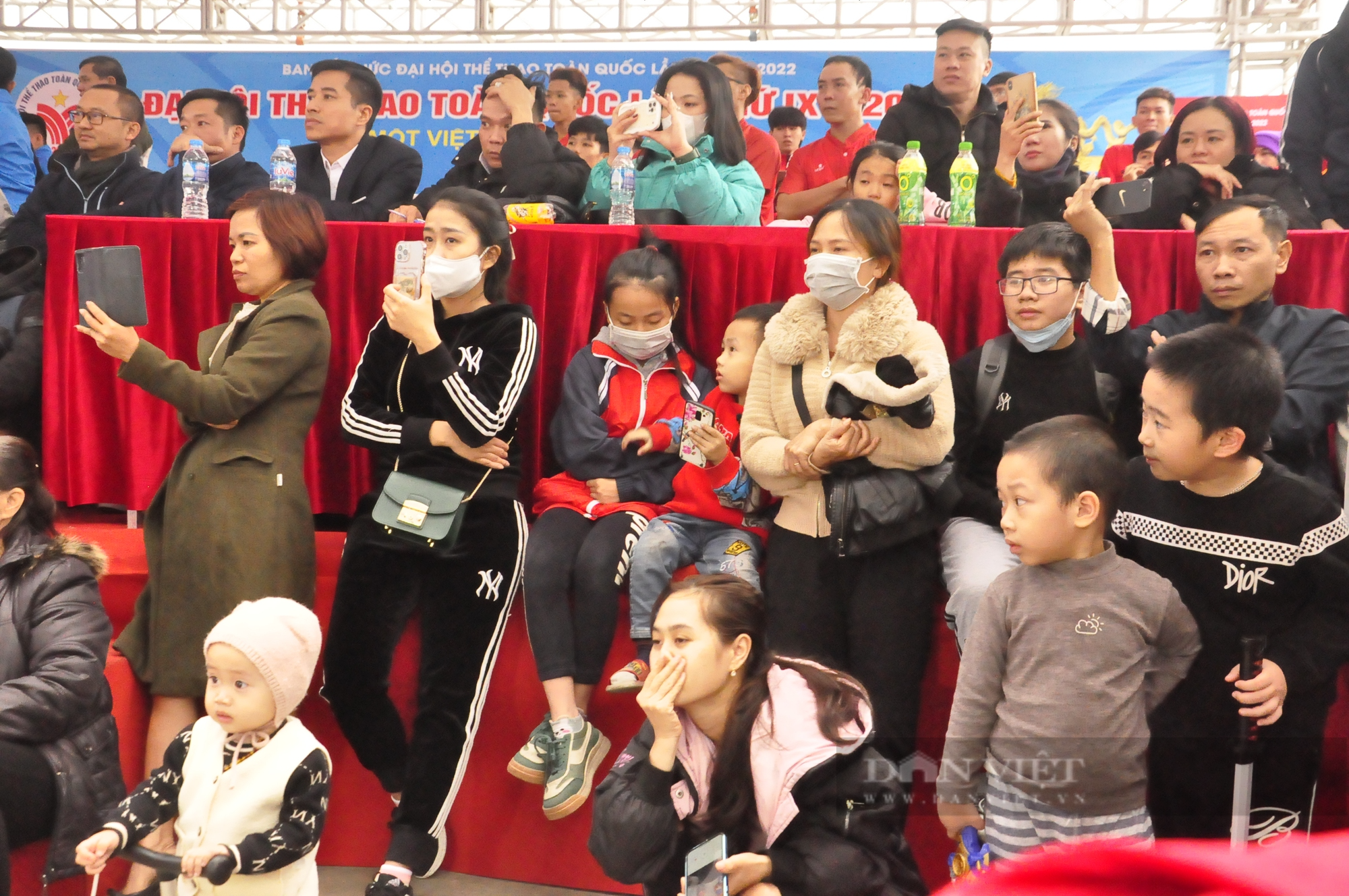 Khán giả nhí mê mẩn xem thi đấu lân sư rồng tại Đại hội Thể thao toàn quốc - Ảnh 6.