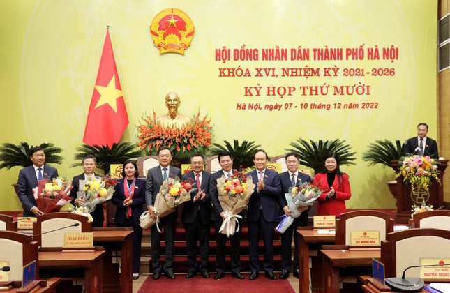 Hà Nội miễn nhiệm 4 ủy viên UBND thành phố - Ảnh 1.