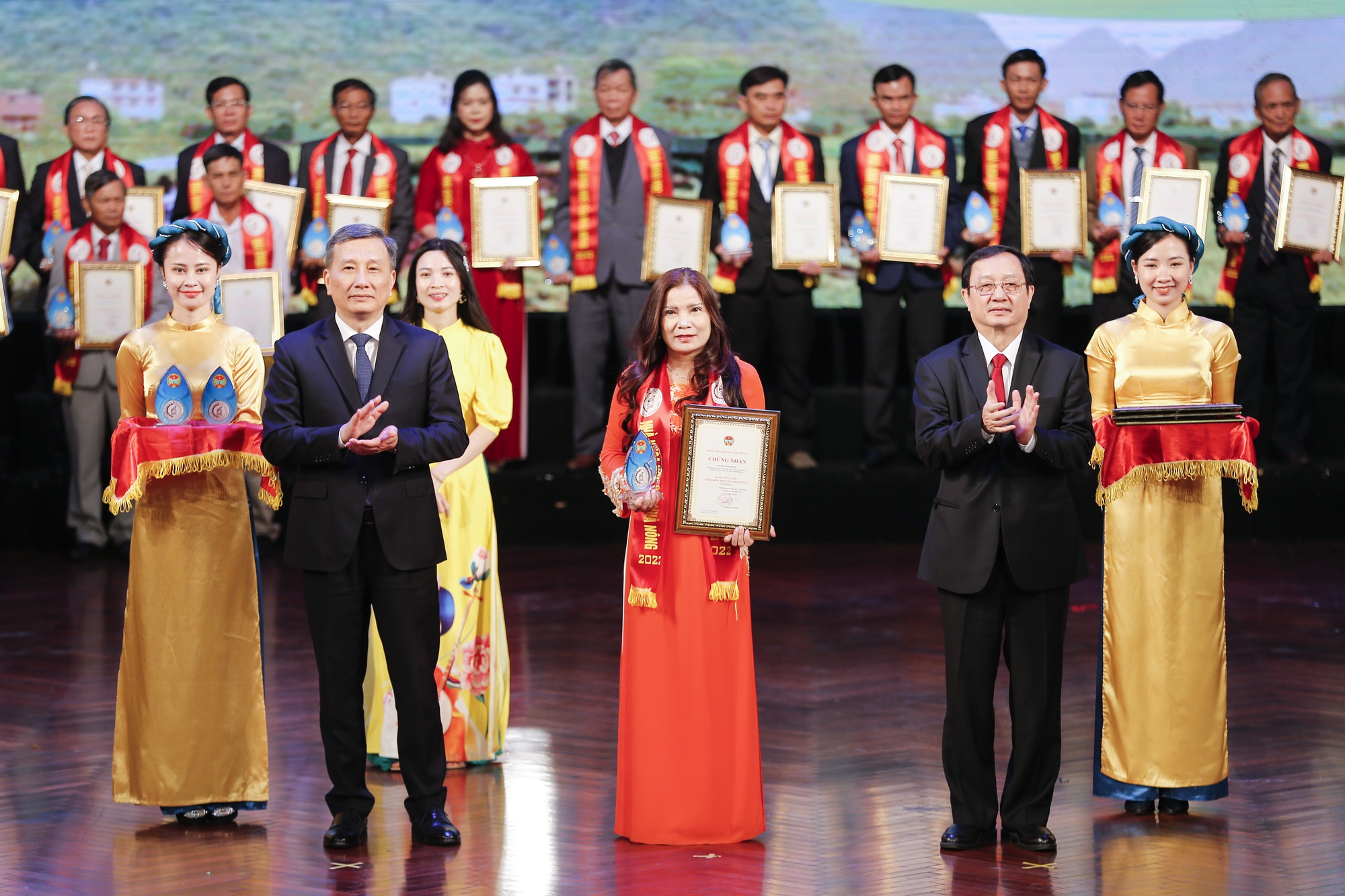 Hội Nông dân Việt Nam tôn vinh 62 Nhà khoa học của nhà nông năm 2022 - Ảnh 3.