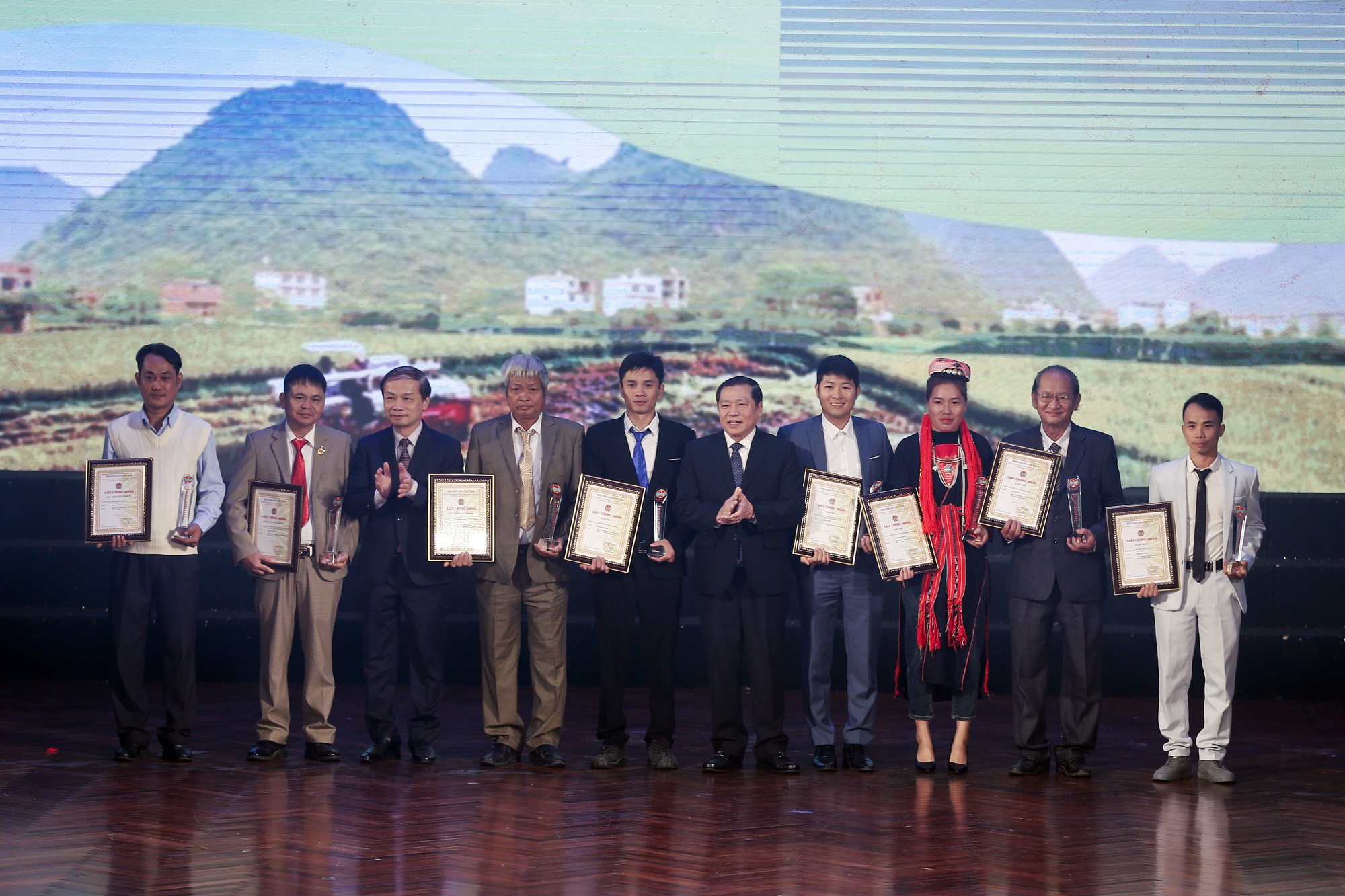 Hội Nông dân Việt Nam tôn vinh 62 Nhà khoa học của nhà nông năm 2022 - Ảnh 5.