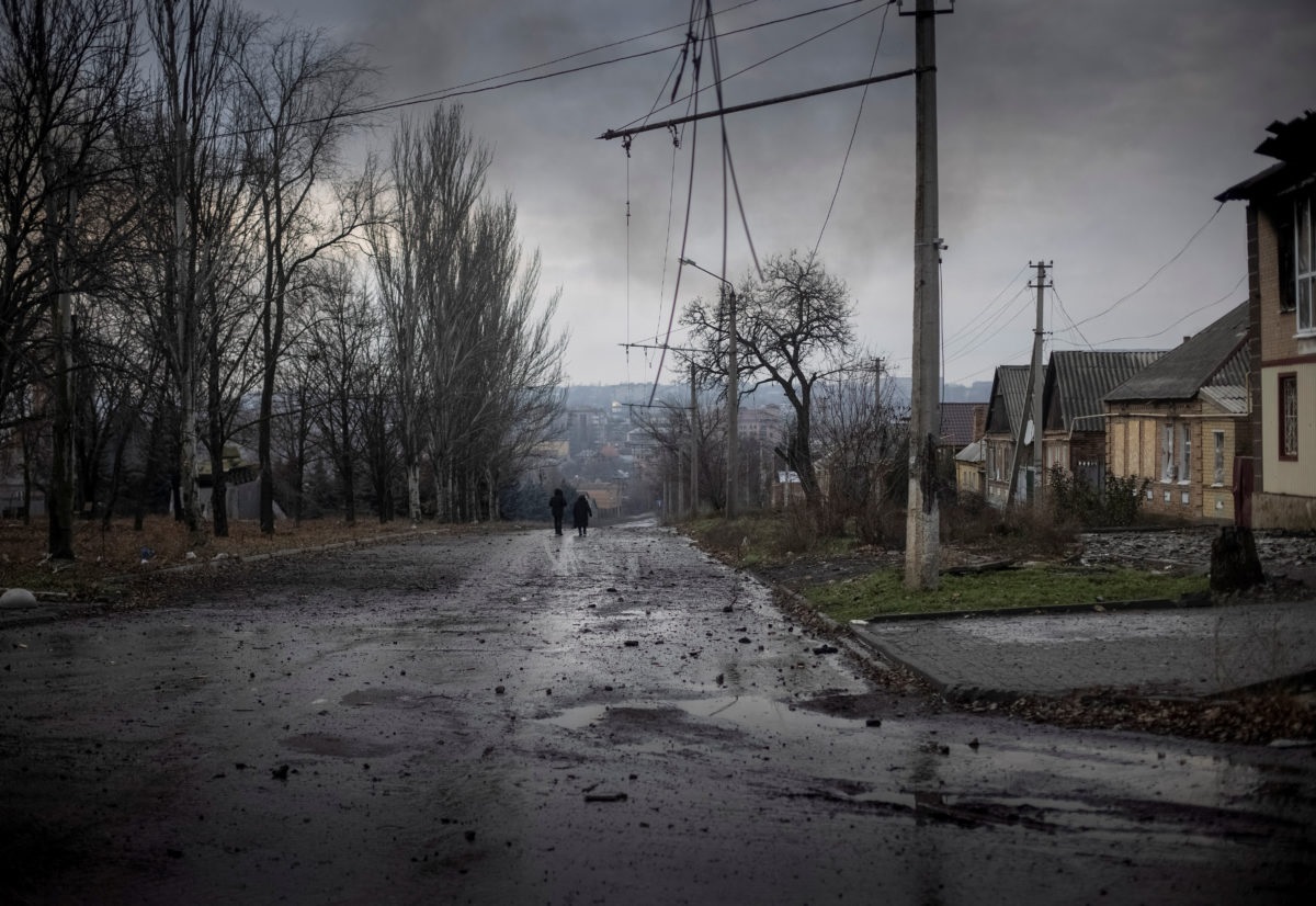 Sốc với cảnh tượng điêu tàn, đổ nát ở Bakhmut - chiến trường khốc liệt, đẫm máu nhất ở Ukraine lúc này - Ảnh 10.
