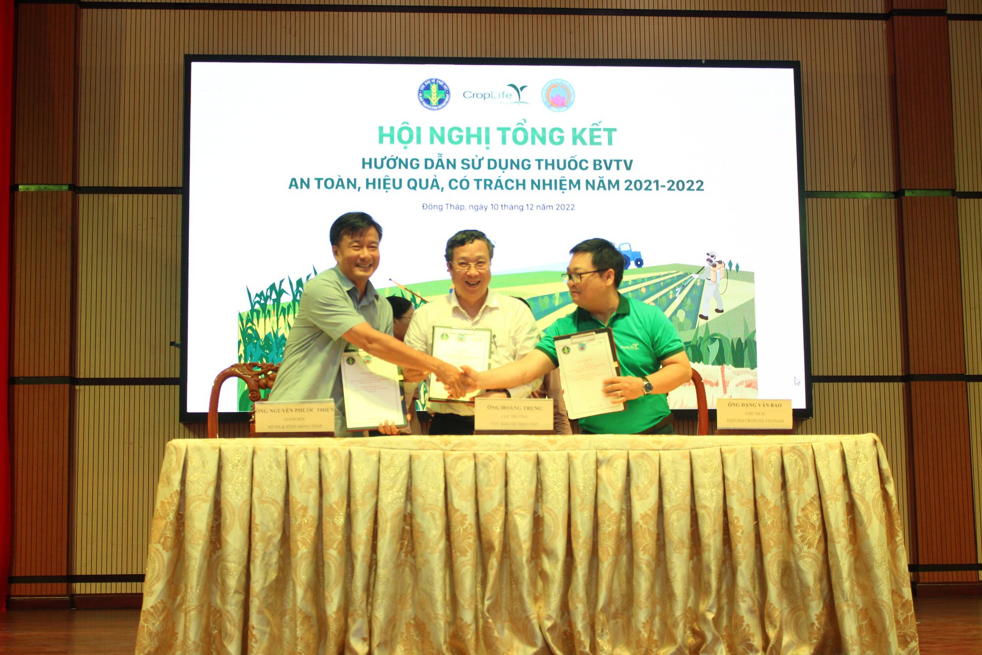 Chủ tịch CropLife Việt Nam: Hướng dẫn nông dân sử dụng thuốc gắn với quản lý dư lượng thuốc bảo vệ thực vật - Ảnh 2.