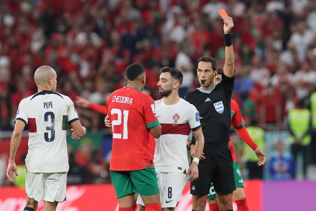 Trọng tài gây tranh cãi trong trận Morocco 1-0 Bồ Đào Nha là ai? - Ảnh 2.