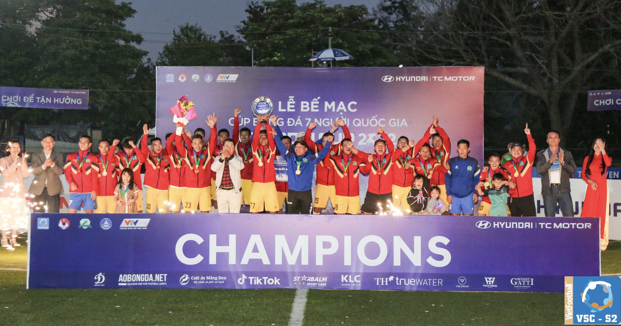 Xổ số kiến thiết Đắk Lắk vô địch giải Bóng đá 7 người quốc gia khu vực Tây Nguyên - Ảnh 1.