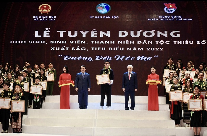 142 học sinh, sinh viên, thanh niên dân tộc thiểu số xuất sắc, tiêu biểu được tuyên dương - Ảnh 4.