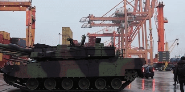 Hàn Quốc đẩy tiến độ &quot;chóng mặt&quot; để bàn giao xe tăng &quot;báo đen&quot; K2 cho Ba Lan - Ảnh 1.