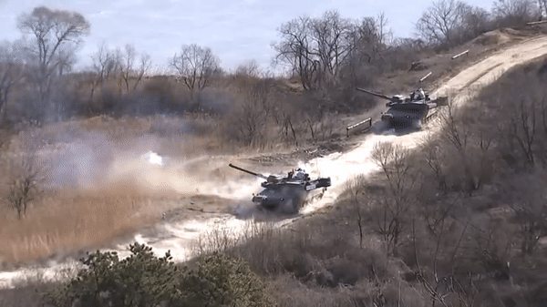 Hàn Quốc đẩy tiến độ &quot;chóng mặt&quot; để bàn giao xe tăng &quot;báo đen&quot; K2 cho Ba Lan - Ảnh 18.