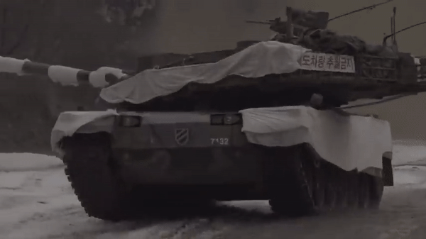 Hàn Quốc đẩy tiến độ &quot;chóng mặt&quot; để bàn giao xe tăng &quot;báo đen&quot; K2 cho Ba Lan - Ảnh 6.