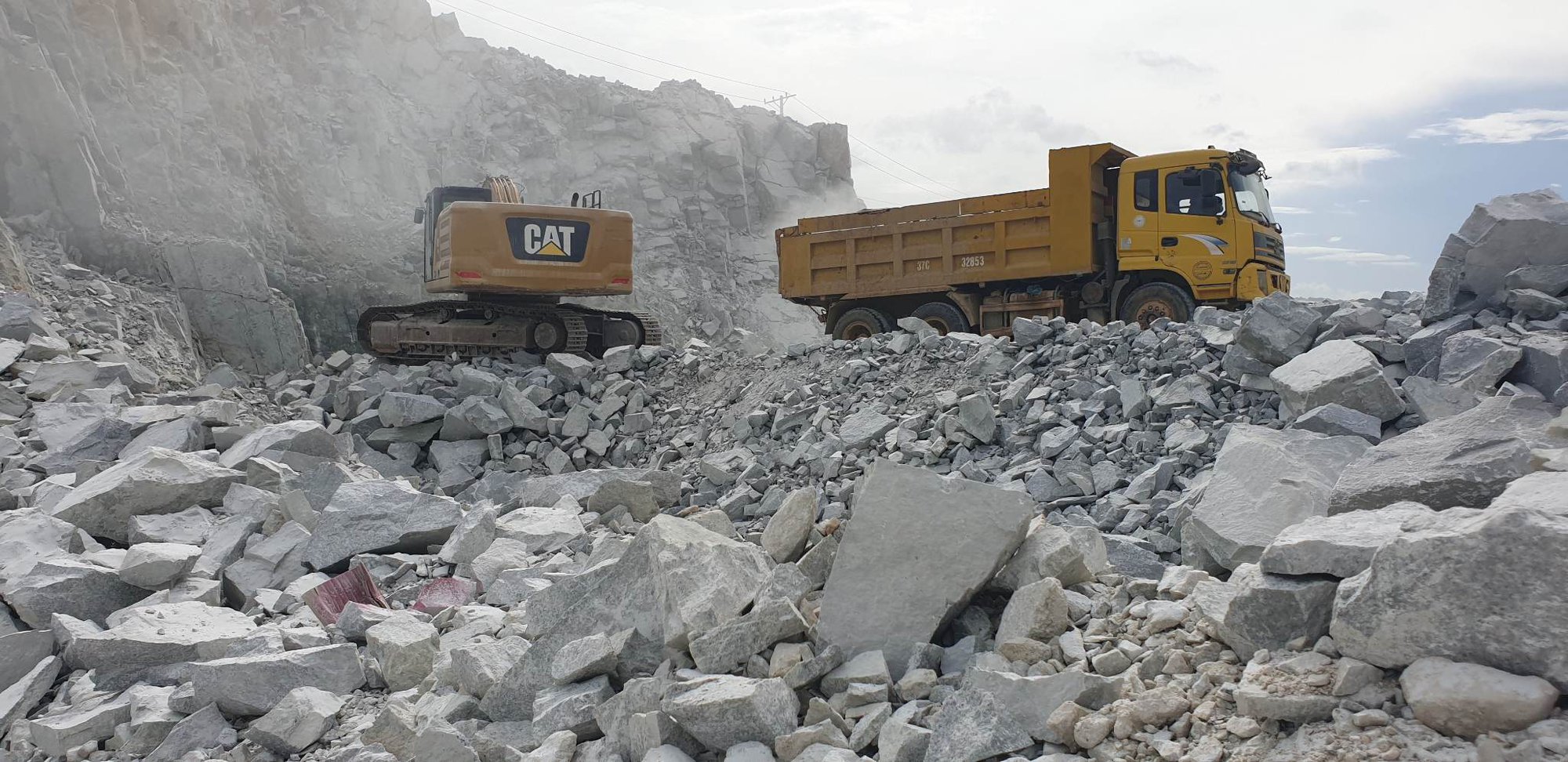 Dự án cao tốc Bắc - Nam: Đẩy nhanh thủ tục khai thác mỏ vật liệu - Ảnh 1.