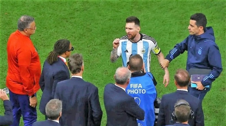 Vì sao Messi dễ nổi nóng ở World Cup 2022? - Ảnh 1.