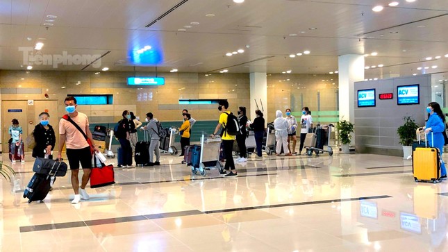 Việt Nam: Hành khách cố tình &quot;cầm nhầm&quot; đồng hồ ở sân bay, ngay lập tức bị xử như thế này - Ảnh 1.