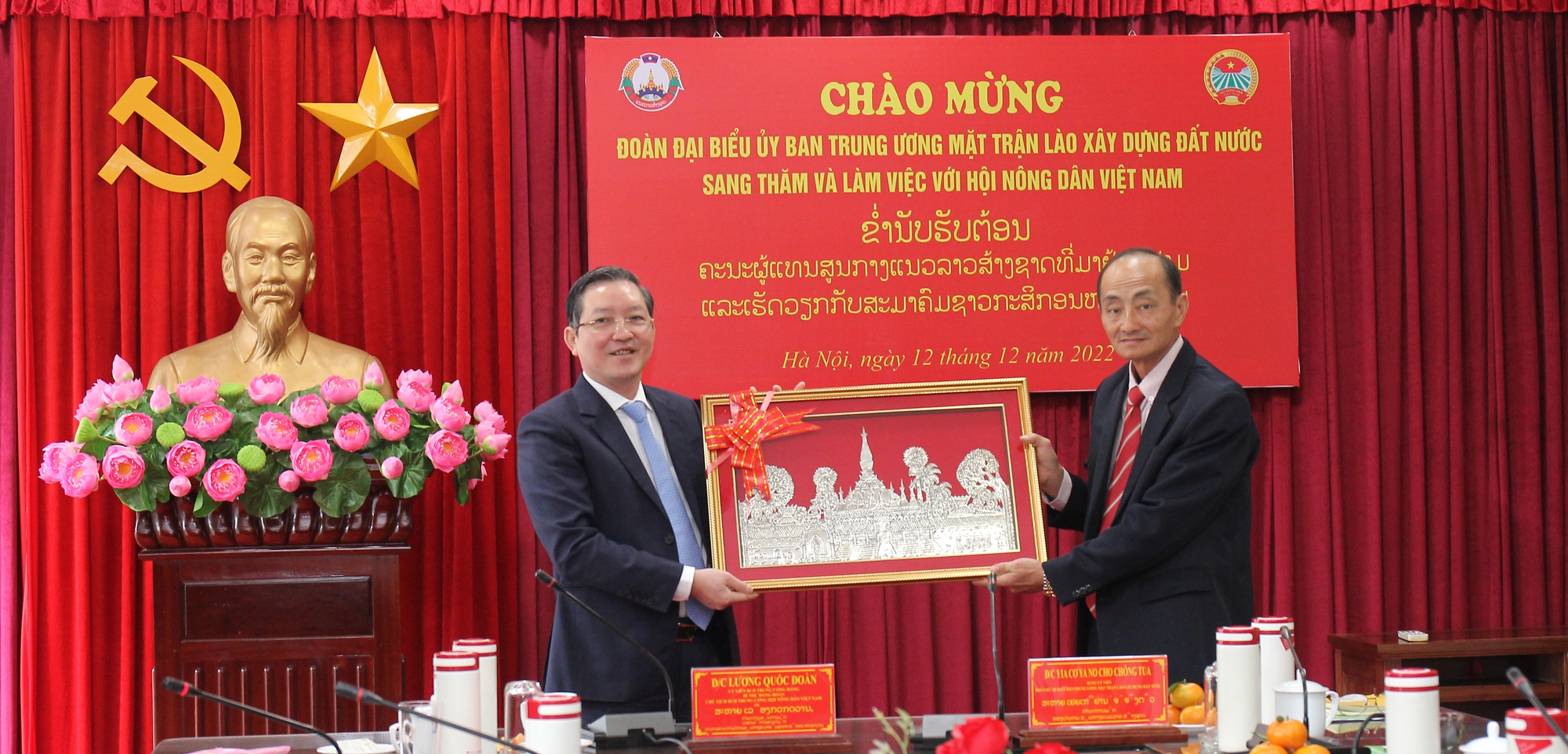 Chủ tịch Hội NDVN Lương Quốc Đoàn trao đổi kinh nghiệm công tác Hội với T.Ư Mặt trận Lào xây dựng đất nước- Ảnh 2.