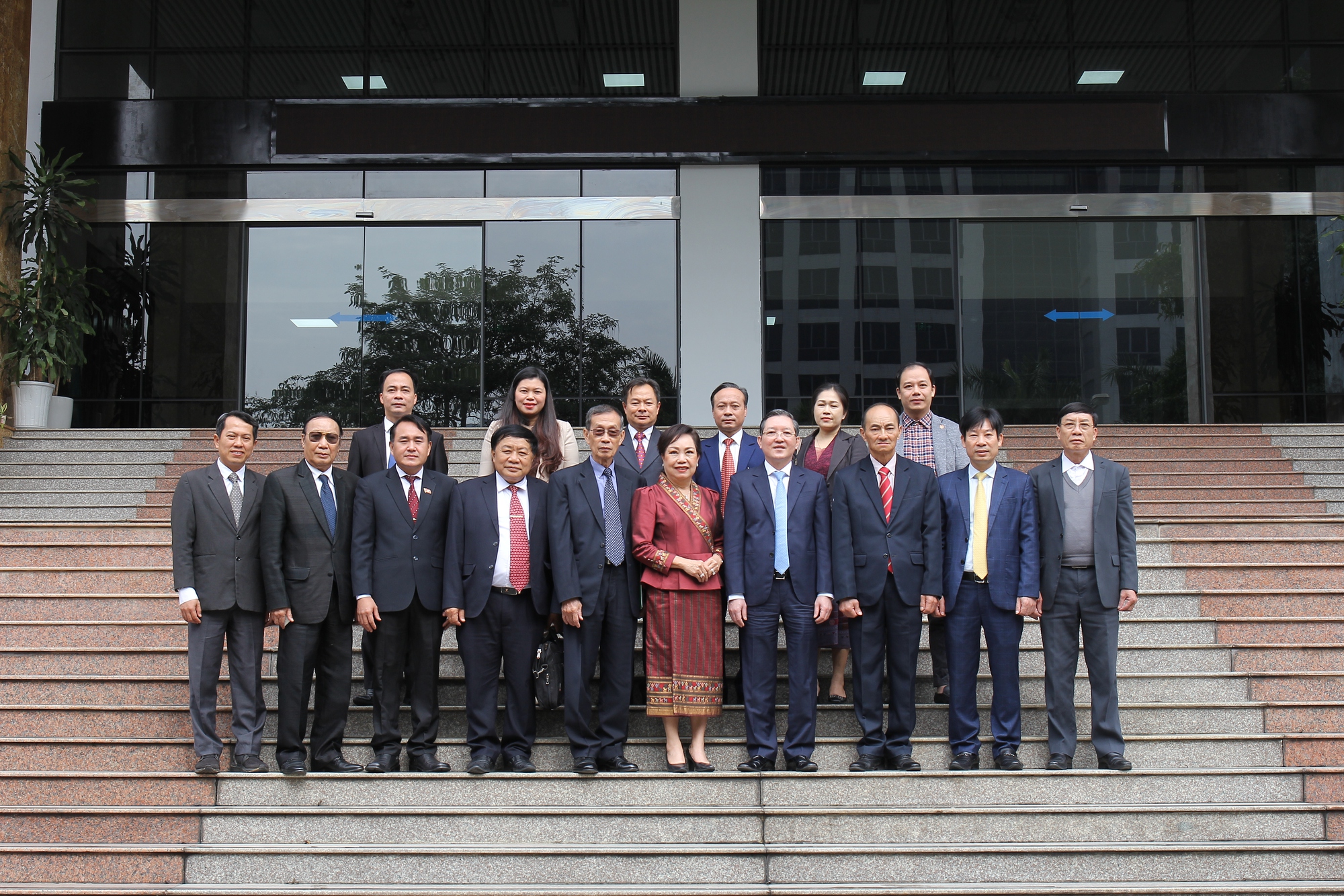Chủ tịch Hội NDVN Lương Quốc Đoàn trao đổi kinh nghiệm công tác Hội với Trung ương Mặt trận Lào xây dựng đất nước - Ảnh 4.