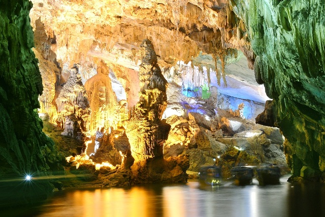 Hệ thống hang động nào của Việt Nam được ví như mê cung dưới lòng đất, có một động lớn nhất thế giới? - Ảnh 3.