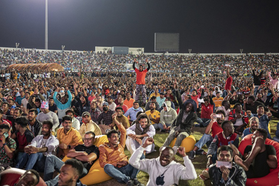 Hàng nghìn người hâm mộ Morroco &quot;chạy đua&quot; săn vé đổ tới Qatar - Ảnh 7.