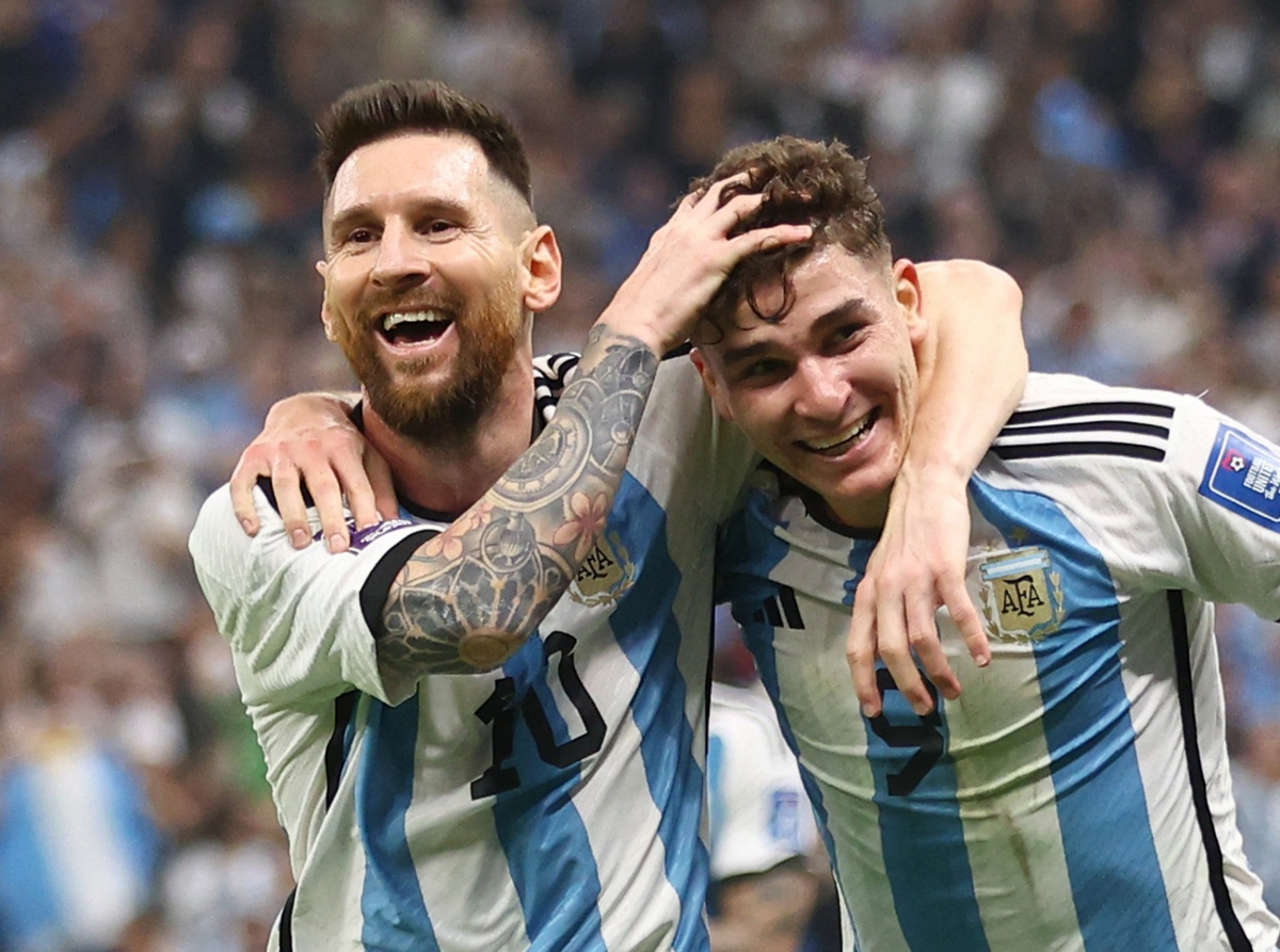 Messi và Alvarez &quot;tung hứng&quot; trên hành trình cùng Argentina vào chung kết World Cup 2022 - Ảnh 4.