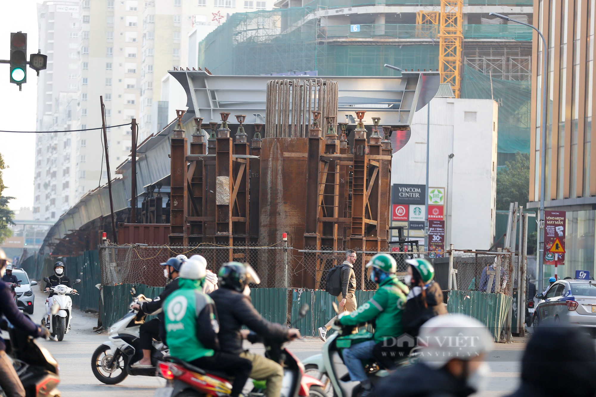 Hà Nội: Cầu vượt trăm tỷ Chùa Bộc - Phạm Ngọc Thạch đang dần lộ diện - Ảnh 5.