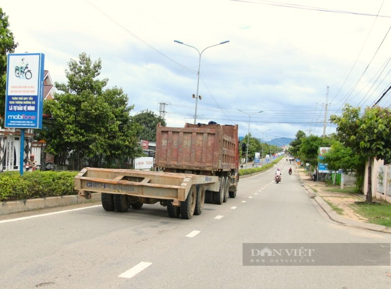 Khiếp sợ những “hung thần” xe ben chở khoáng sản tung hoành trên Quốc lộ 27 ở Ninh Thuận - Ảnh 4.