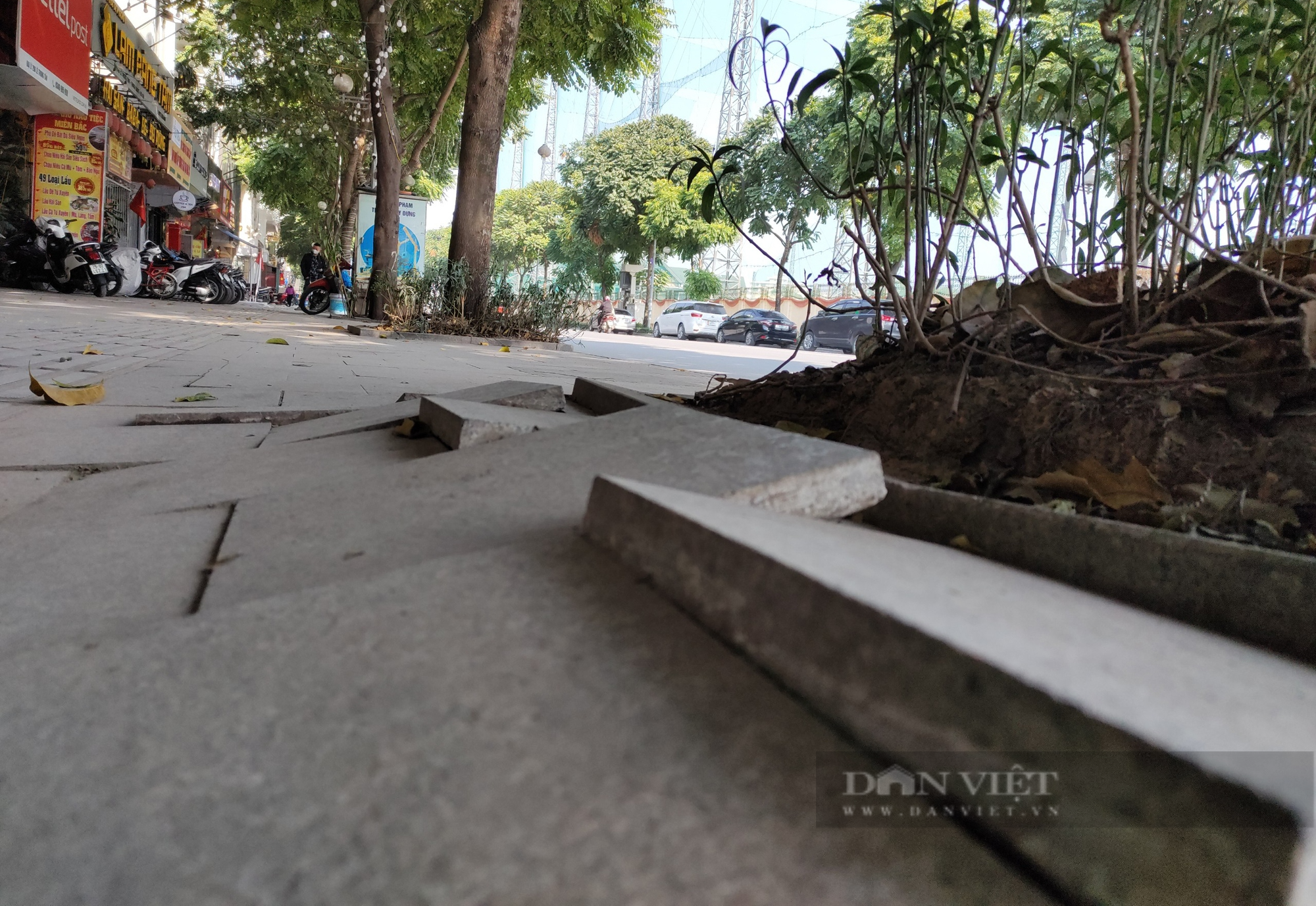 Đá tự nhiên có độ bền 70 năm vỡ nát trên con phố kiểu mẫu ở Hà Nội - Ảnh 9.