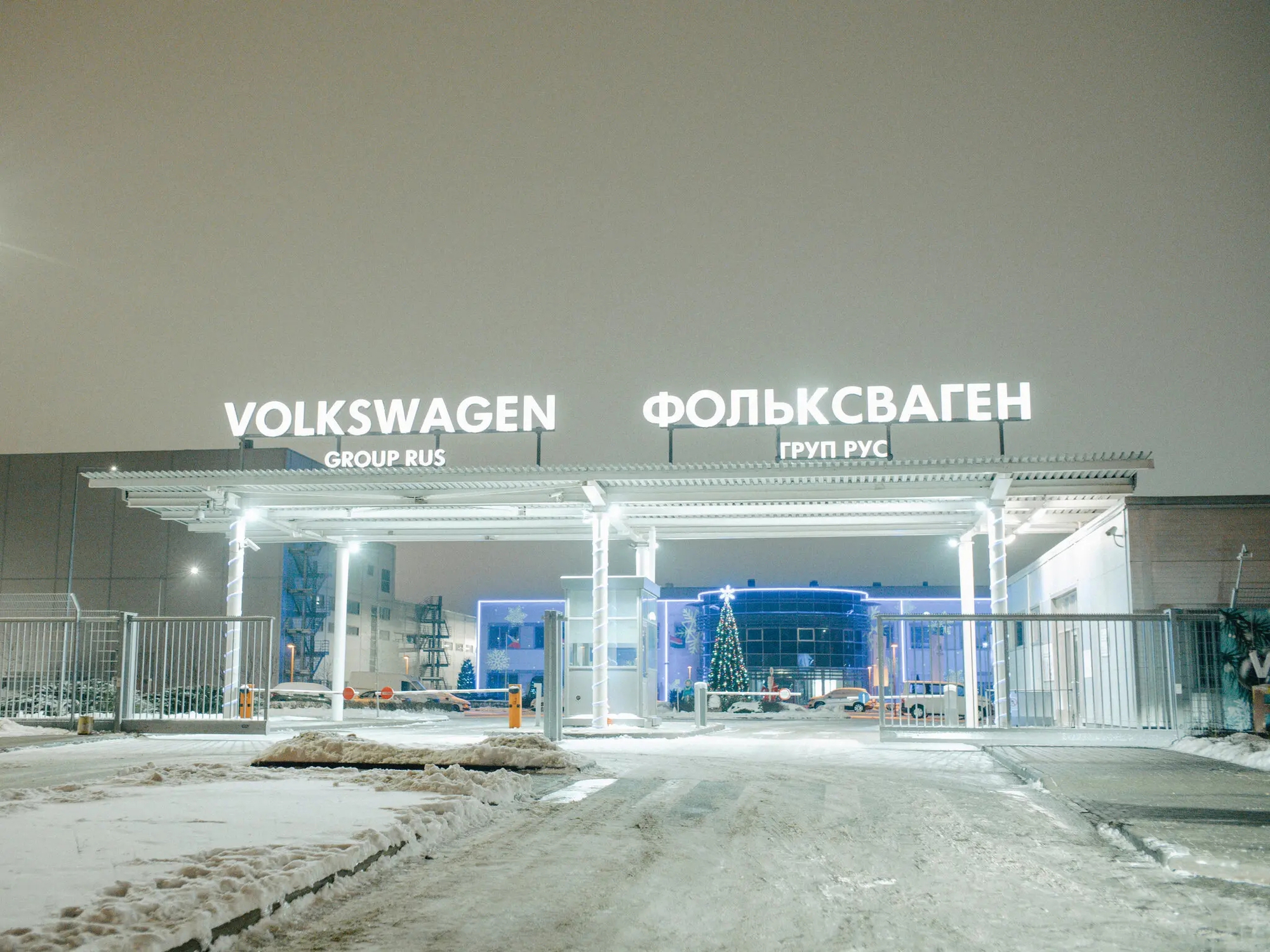 Nhà máy Volkswagen đóng cửa ở Kaluga, Nga. Sự chậm lại trong sản xuất ô tô là một trong những dấu hiệu rõ ràng nhất về tác động của các biện pháp trừng phạt của phương Tây đối với nền kinh tế Nga. Ảnh: @Nanna Heitmann/ Thời báo New York.