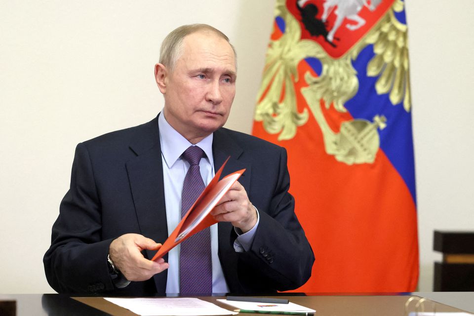 Tổng thống Nga Vladimir Putin chủ trì cuộc họp với các thành viên của Hội đồng Bảo an thông qua liên kết video từ dinh thự bang Novo-Ogaryovo bên ngoài Moscow, Nga ngày 2 tháng 12 năm 2022. Ảnh: @Sputnik/Mikhail Metzel/Pool qua REUTERS.