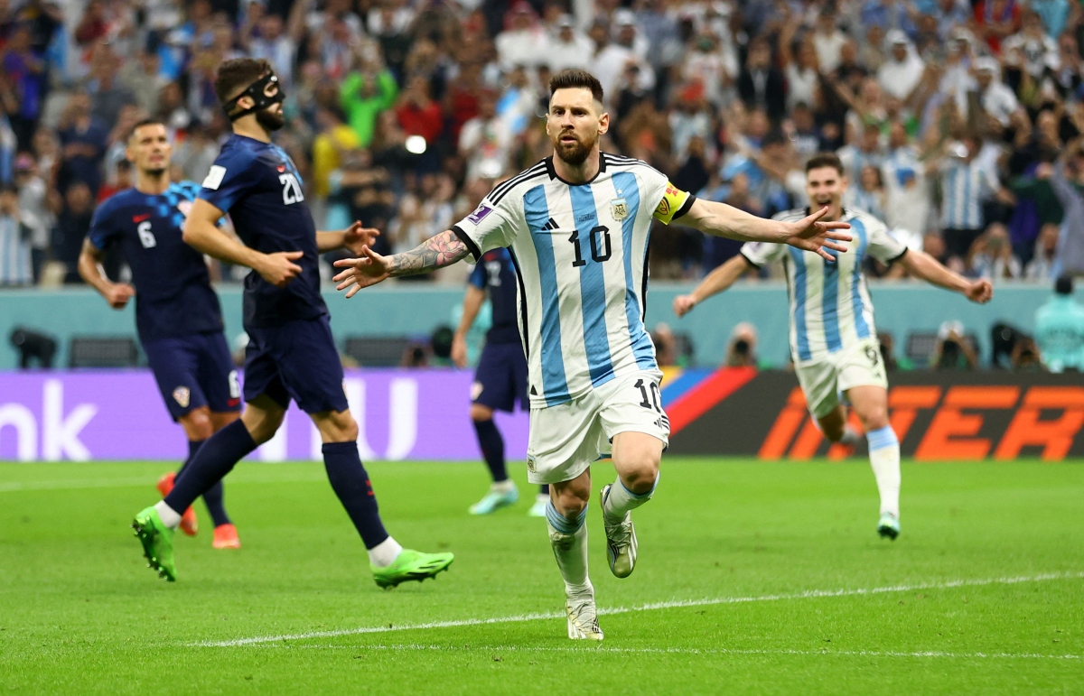 Argentina vào chung kết World Cup 2022, HLV Scaloni “cạn lời” với Messi - Ảnh 1.