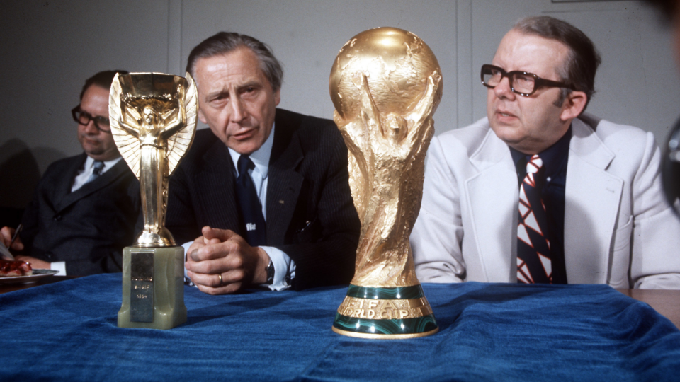 Số phận &quot;bi đát&quot; của chiếc cúp vàng World Cup đầu tiên không phải ai cũng biết - Ảnh 1.