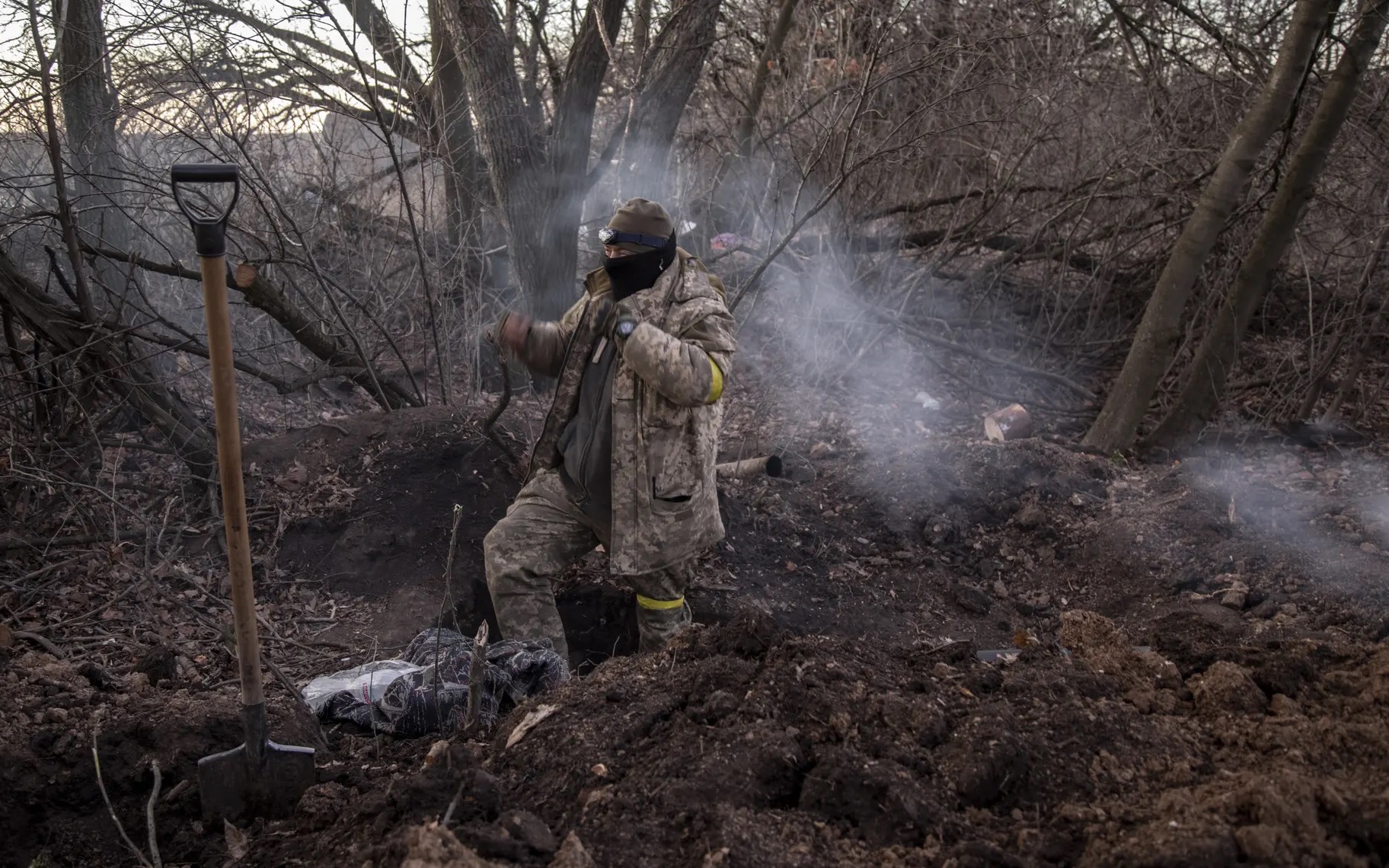 Cuộc đối đầu khốc liệt của Nga-Ukraine ở chiến trường Bakhmut, Donetsk: Binh lính 2 bên chỉ cách nhau 100m