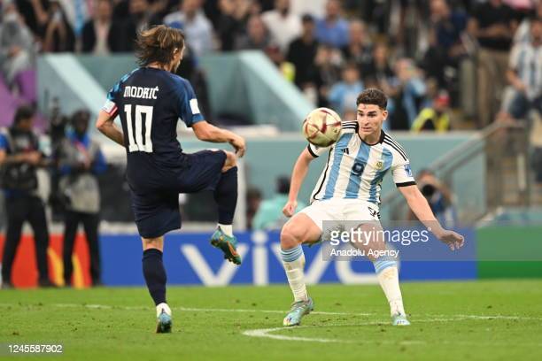 Messi và Alvarez &quot;tung hứng&quot; trên hành trình cùng Argentina vào chung kết World Cup 2022 - Ảnh 1.