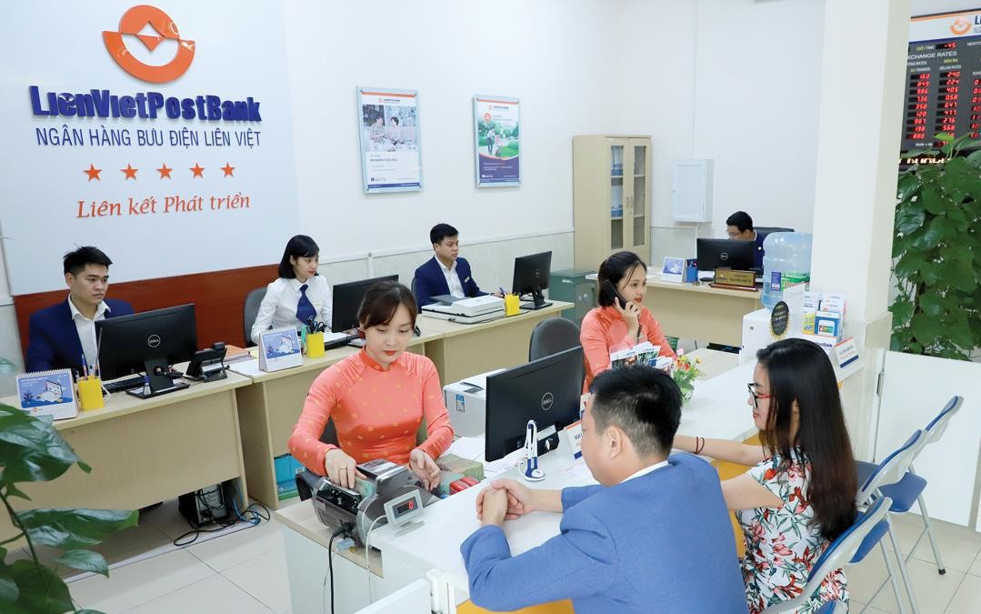 LienVietPostBank giảm lãi suất cho vay hỗ trợ khách hàng doanh nghiệp dịp cuối năm - Ảnh 1.