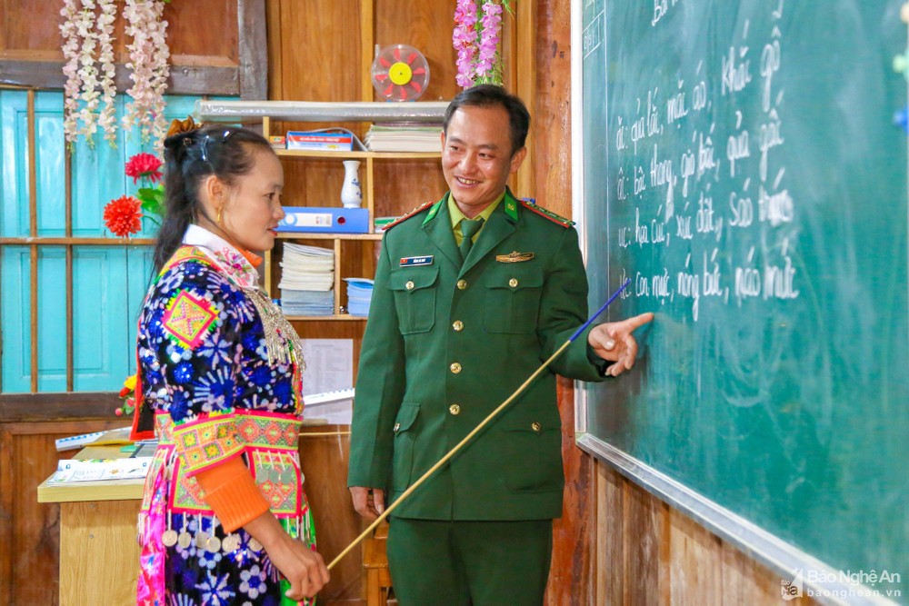 Tổ chức lớp học xóa mù nơi bản Mông biên giới - Ảnh 5.