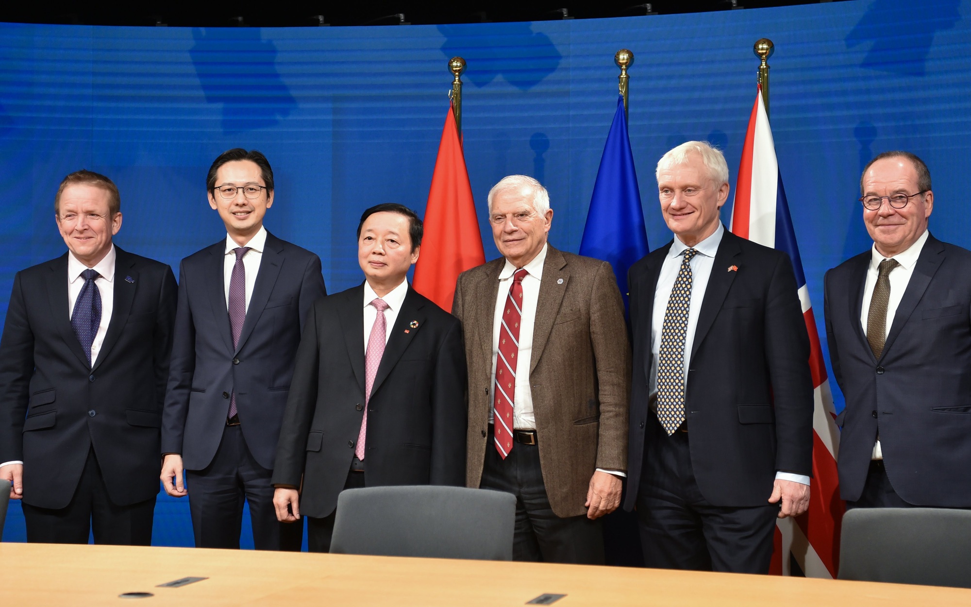 Công bố thỏa thuận quốc tế huy động 15,5 tỷ USD hỗ trợ Việt Nam chuyển dịch năng lượng