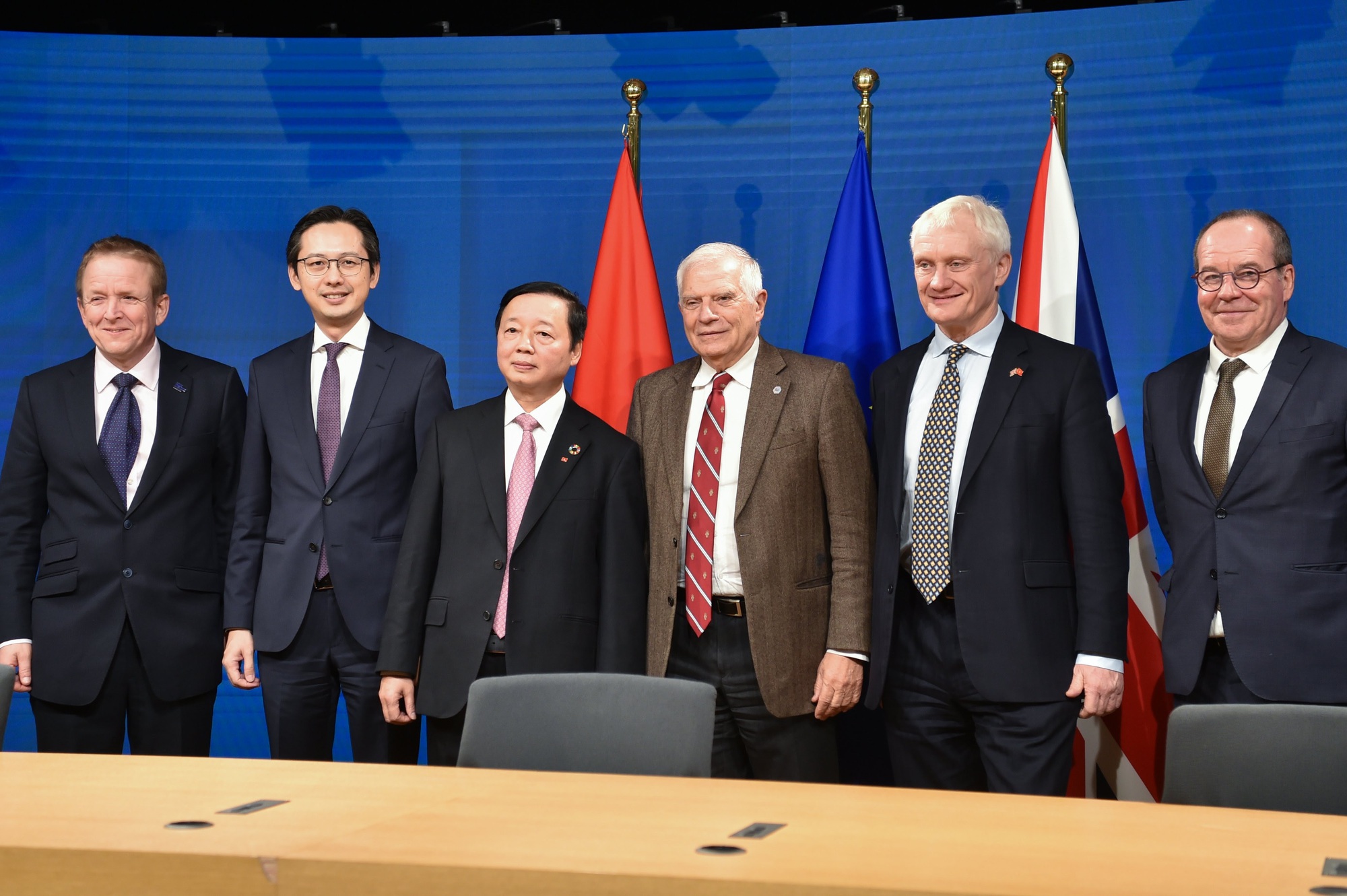 Công bố thỏa thuận quốc tế huy động 15,5 tỷ USD hỗ trợ Việt Nam chuyển dịch năng lượng - Ảnh 1.