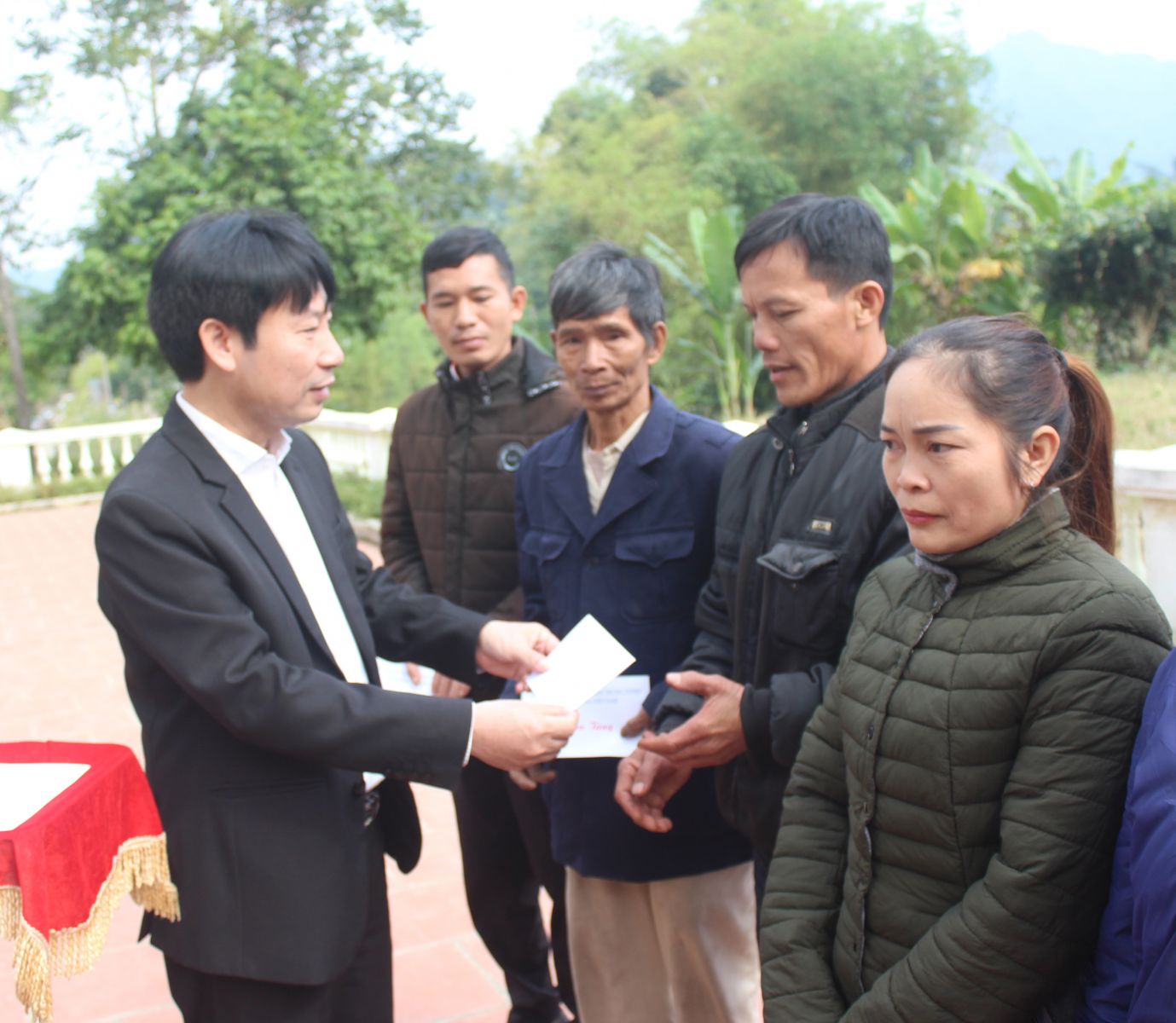 Đoàn Thanh viên cơ quan Trung ương Hội Nông dân Việt Nam tổ chức chương trình thiện nguyện tại Tuyên Quang - Ảnh 2.