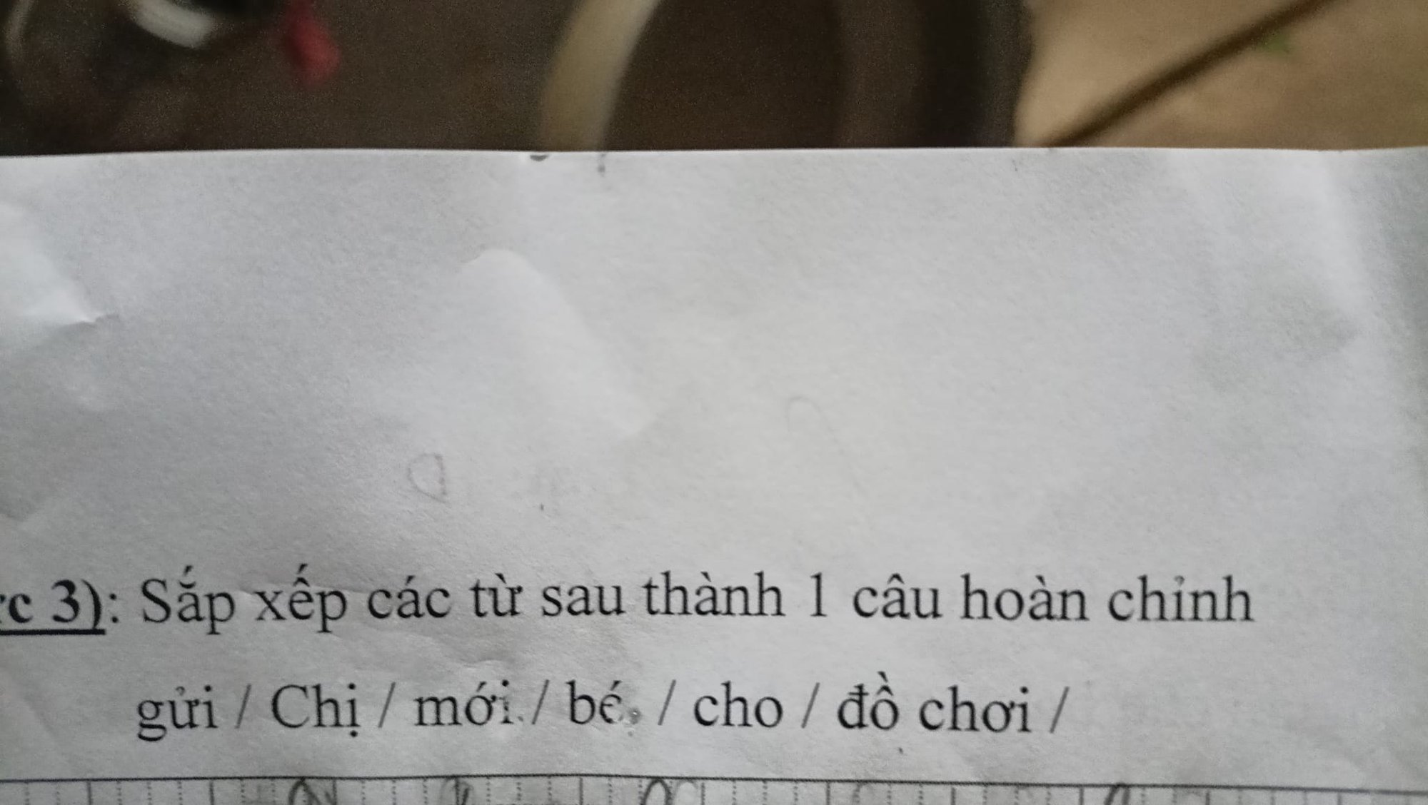 Bài thi môn Tiếng Việt lớp 1 cho 7 từ để ghép thành câu, phụ huynh chịu thua - Ảnh 1.