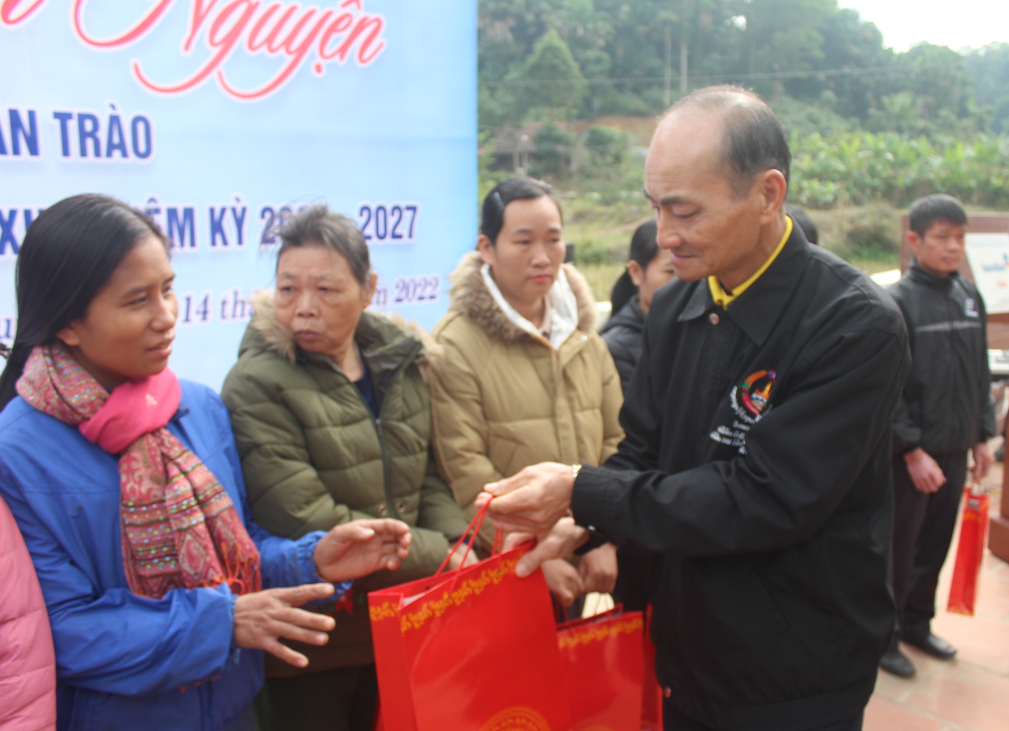 Đoàn Thanh viên cơ quan Trung ương Hội Nông dân Việt Nam tổ chức chương trình thiện nguyện tại Tuyên Quang - Ảnh 3.