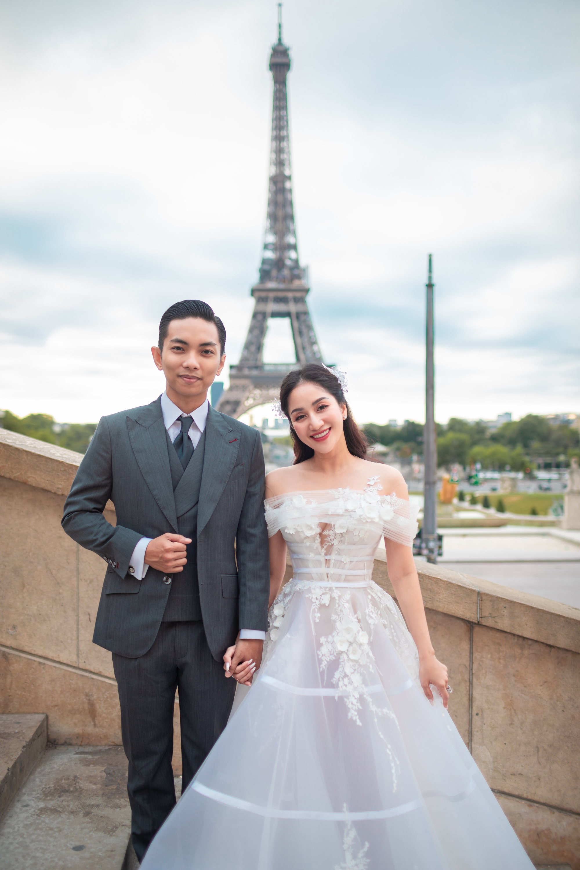 Khánh Thi – Phan Hiển tung bộ ảnh cưới lãng mạn ở tháp Eiffel - Ảnh 2.