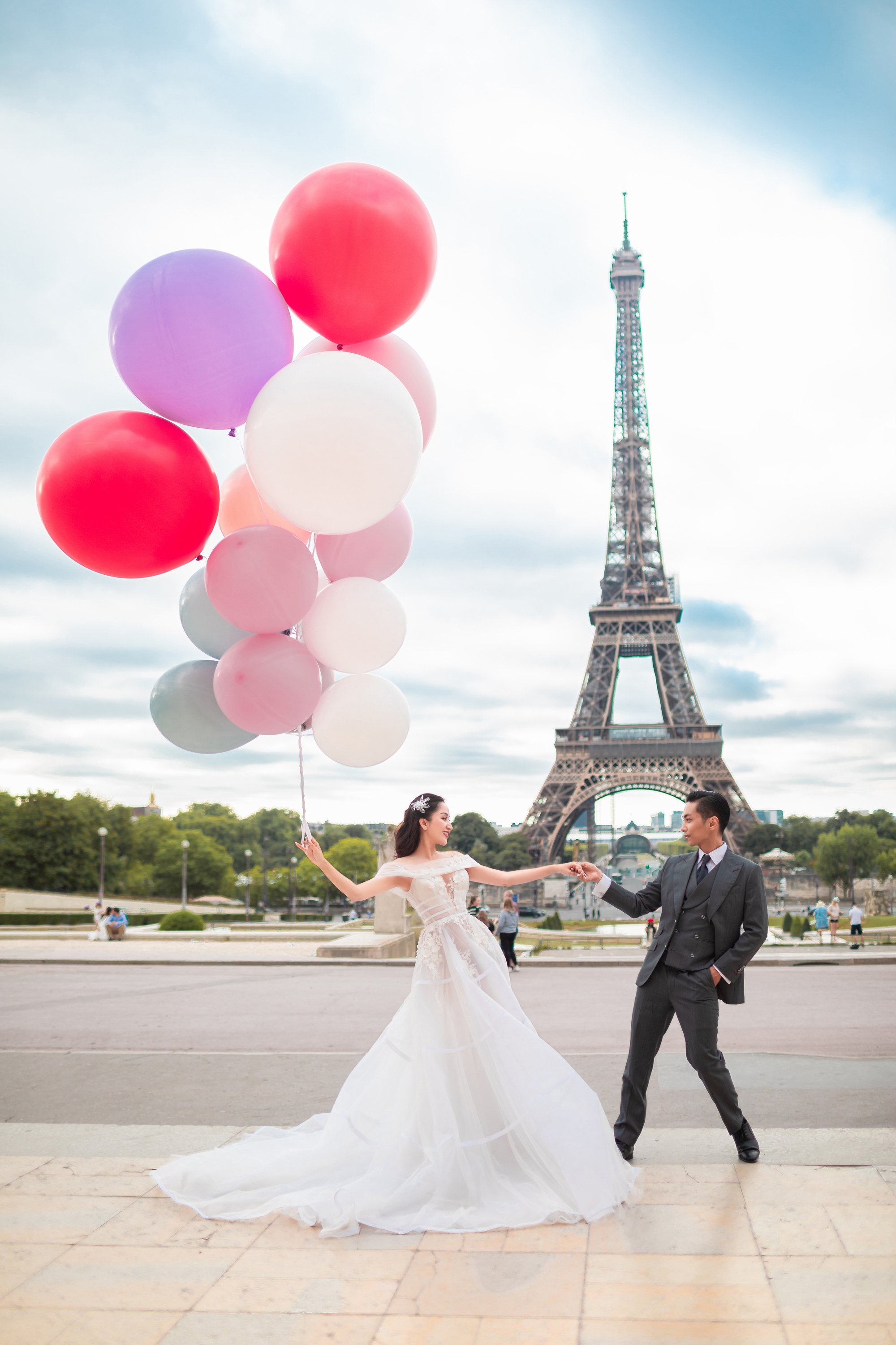 Khánh Thi – Phan Hiển tung bộ ảnh cưới lãng mạn ở tháp Eiffel - Ảnh 3.