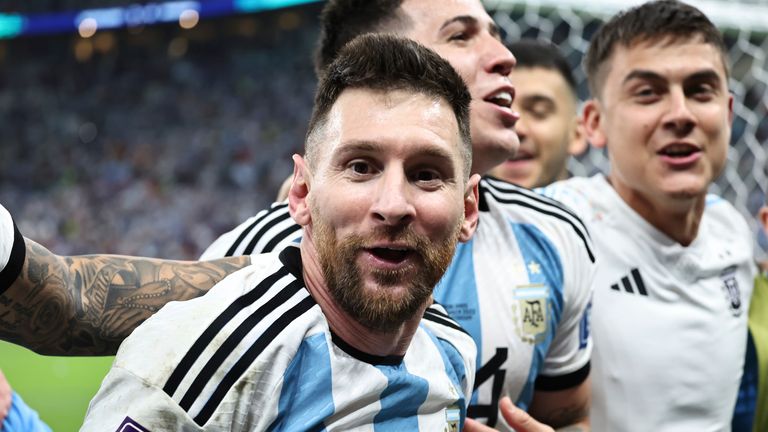 Hãng hàng không Argentina đưa &quot;đội quân&quot; tới cổ vũ Messi - Ảnh 1.