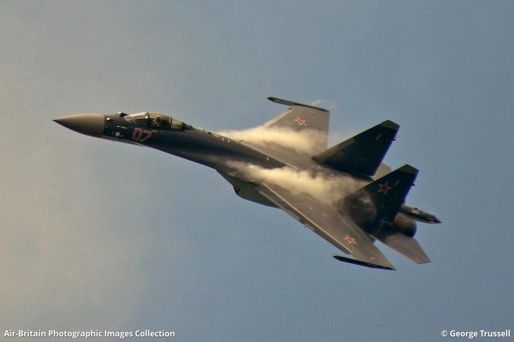 Nga nâng cấp tiêm kích Su-35SM khiến sức mạnh Không quân Nga vượt trội - Ảnh 9.