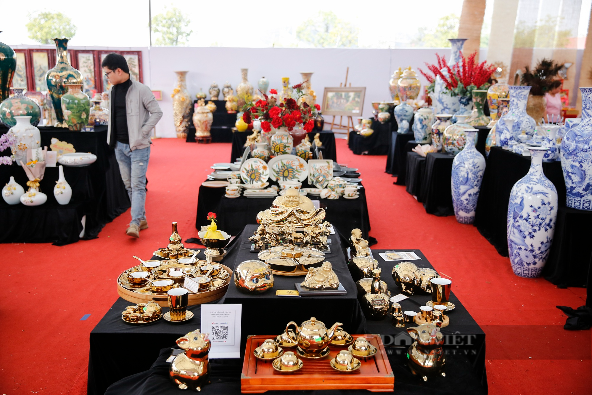 Bát Tràng mang lục bình gốm mạ vàng giá 600 triệu/đôi đến Festival sản phẩm nông nghiệp và làng nghề Hà Nội - Ảnh 13.