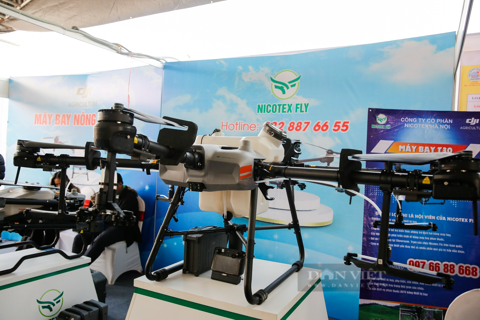 Cận cảnh máy bay nông nghiệp hỗ trợ phun thuốc hiện đại giá lên tới 400 triệu đồng  - Ảnh 2.