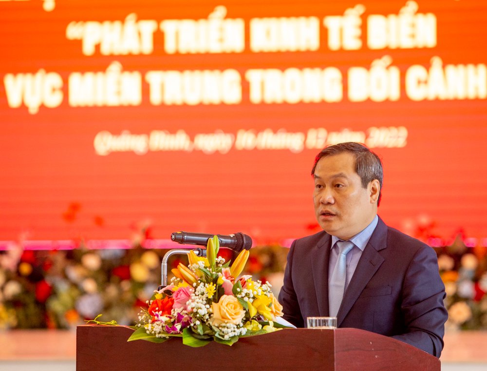 Miền Trung có nhiều tiềm năng, vận hội phát triển mạnh về kinh tế biển - Ảnh 2. Miền Trung có nhiều tiềm năng, vận hội phát triển mạnh về kinh tế biển - Ảnh 2.